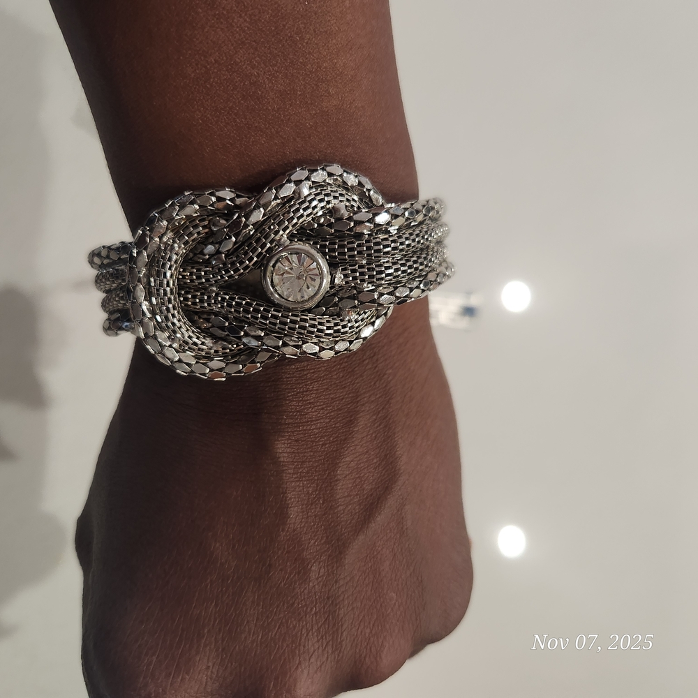 Elegant Silver Bracelet with Crystal Accent